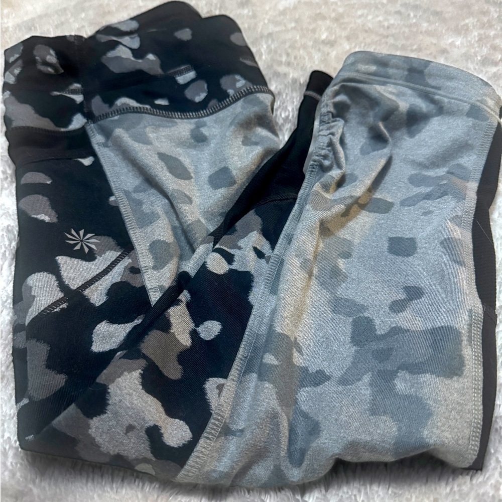Athleta Leopard Print Be Free Knicker Capri Leggings XS